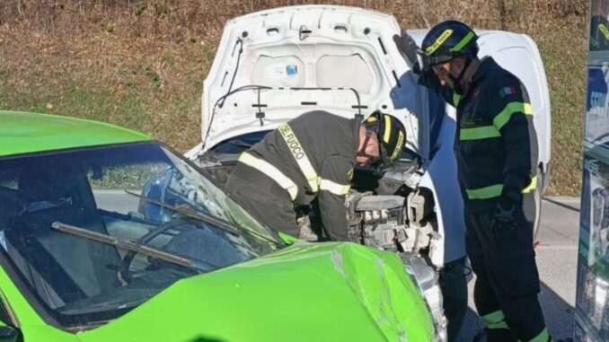 Incidente stradale a Mocaiana Gubbio, auto e furgone, un ferito