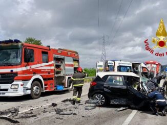 Incidente frontale sulla Pian d'Assino, persona grave in ospedale