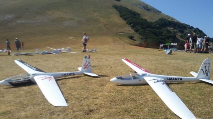 Il Monte Cucco ospita il 'Flying Glider Meeting'