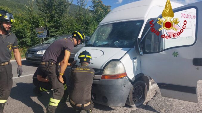 Incidente Stradale sulla Flaminia SS3: Due Persone Ricoverate