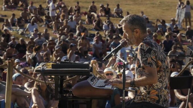 Ferragosto a Gualdo Tadino: Musica, Arte e Natura Attirano i Turisti 