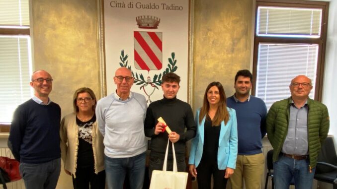 Ricevuto in municipio il giovane stilista Edoardo Mariani