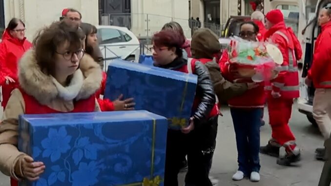 Carico di solidarietà per il Kosovo, 300 panettoni dall'Umbria Carico di solidarietà per il Kosovo, 300 panettoni dall'Umbria