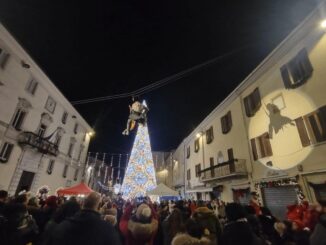Successo travolgente per l’arrivo della Befana a Gualdo Tadino