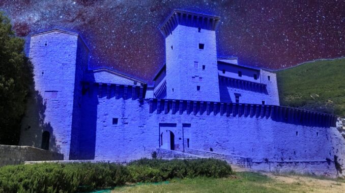 Gualdo Tadino illumina la Rocca Flea per le vittime di guerra