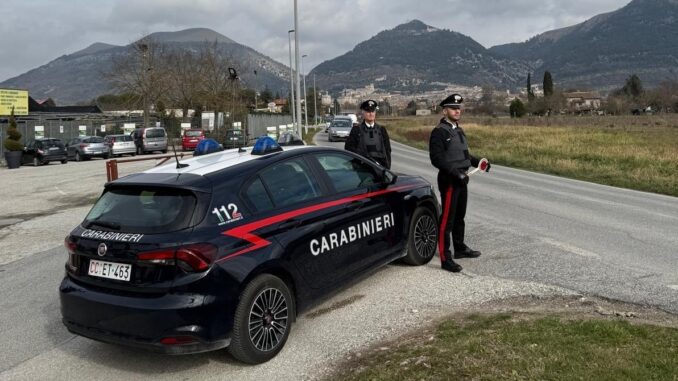 Finti tecnici scassinavano distributori automatici: denunciati