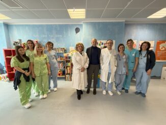 Ecosuntek dona biblioteche al reparto Pediatria di Branca