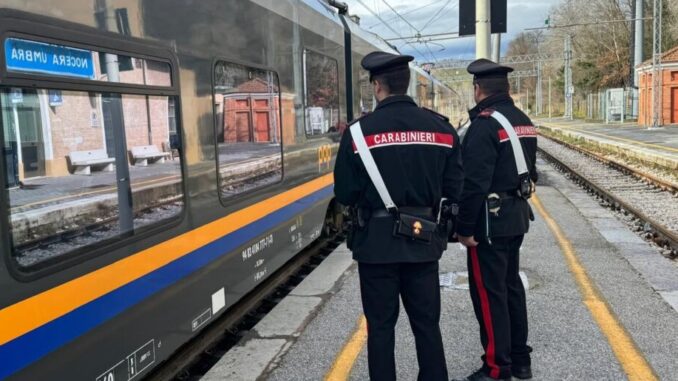 Tentato furto su treno: denunciati due giovani a Nocera Umbra