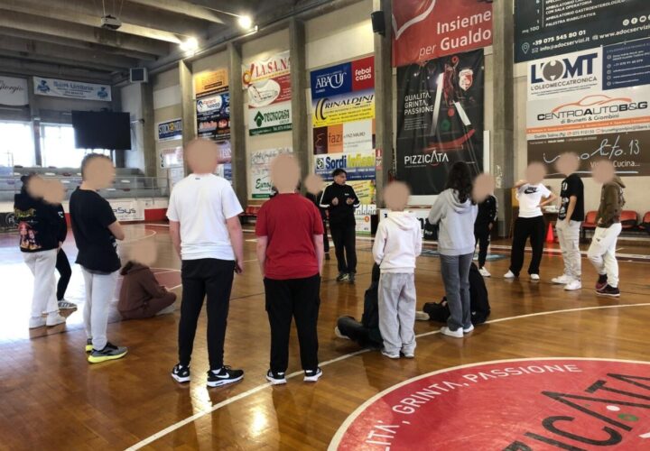 Lezione di difesa personale giovanile con Roberto Carlotti