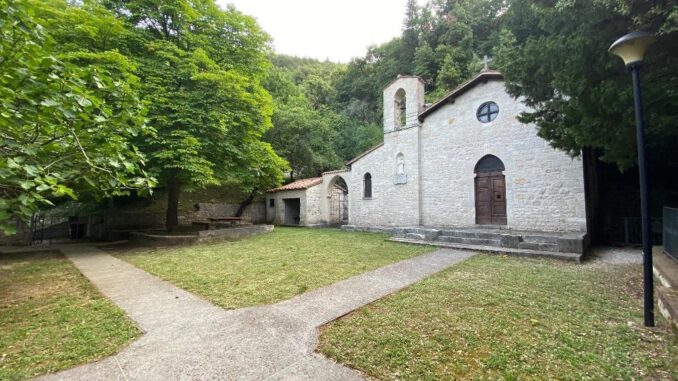 Rinnovata l’area dell’Eremo di Santo Marzio per l’estate 2025