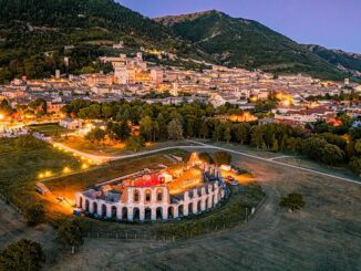 Il Teatro Romano di Gubbio accende l’estate con 14 eventi