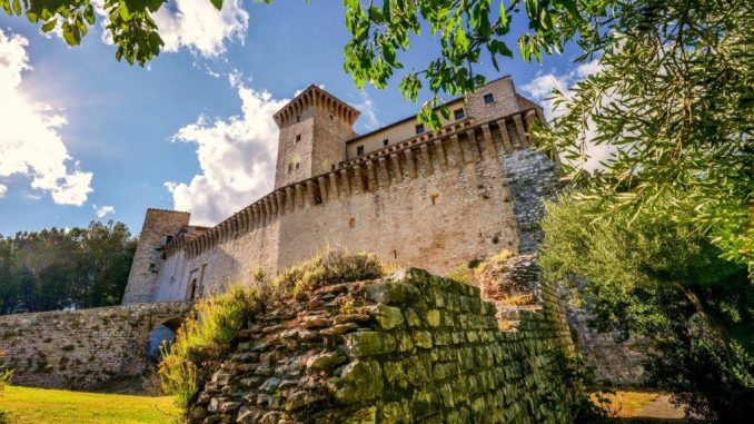 Rocca Flea, viaggio tra arte, storia e collezioni a Gualdo Tadino