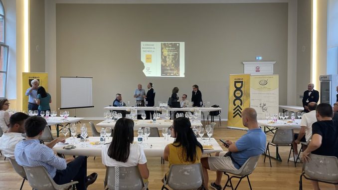 Enzo Mecella incanta Gubbio con Verdicchio di Matelica DOC