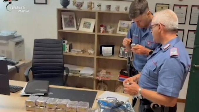 In auto con 7 kg di hashish, arrestato 20enne dai Carabinieri