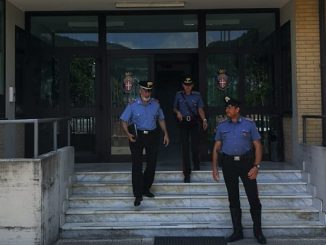 Ruba dalla reception dopo aver pagato la stanza, denunciato dai Carabinieri