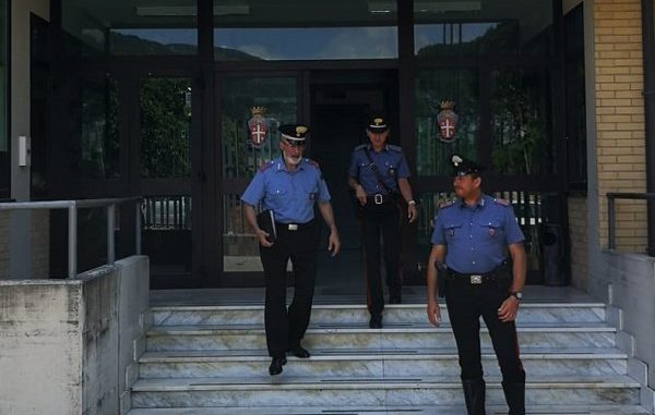 Ruba dalla reception dopo aver pagato la stanza, denunciato dai Carabinieri