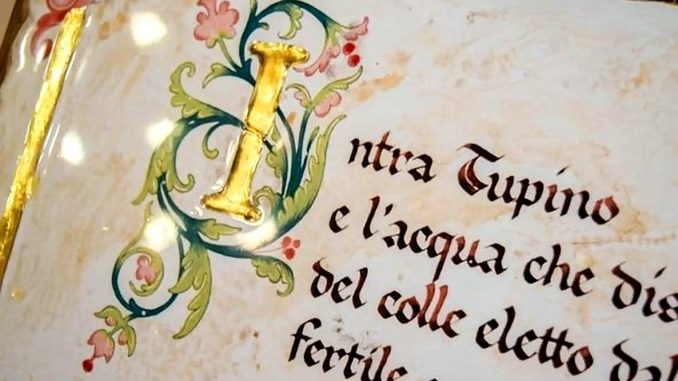 Gubbio celebra la parola scritta con 40 formelle d’autore