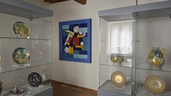 Francescanesimo e pace, l’arte ceramica illumina Gualdo Tadino