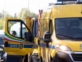 Incidente a Gubbio, mezzo pesante perde il carico
