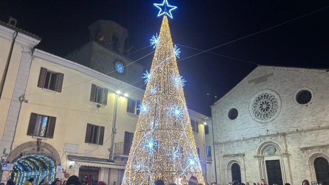 Gualdo Tadino illumina il Natale con comunità unite