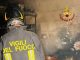 Incendio distrugge piano terra, Vigili del Fuoco domano le fiamme
