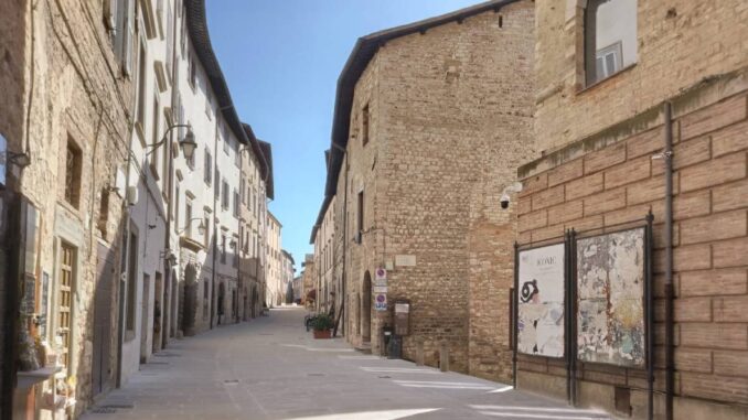 Riapre il primo tratto di strada a Gubbio dopo i lavori