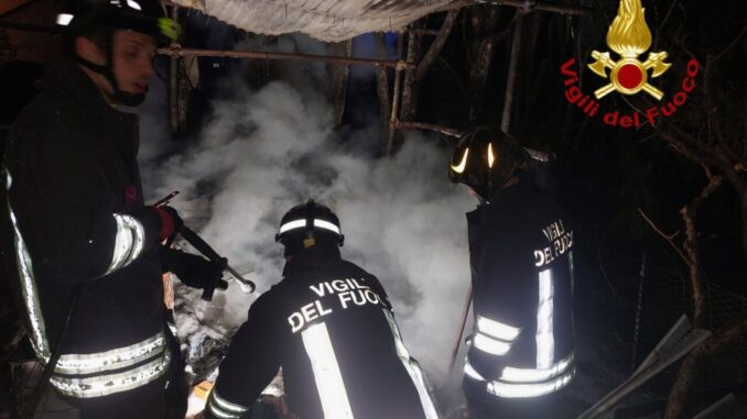 Fuoco lambisce abitazione vicina a Gualdo Tadino