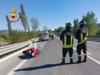 Incidente stradale scooter contro auto sulla SS3 a Gualdo Tadino