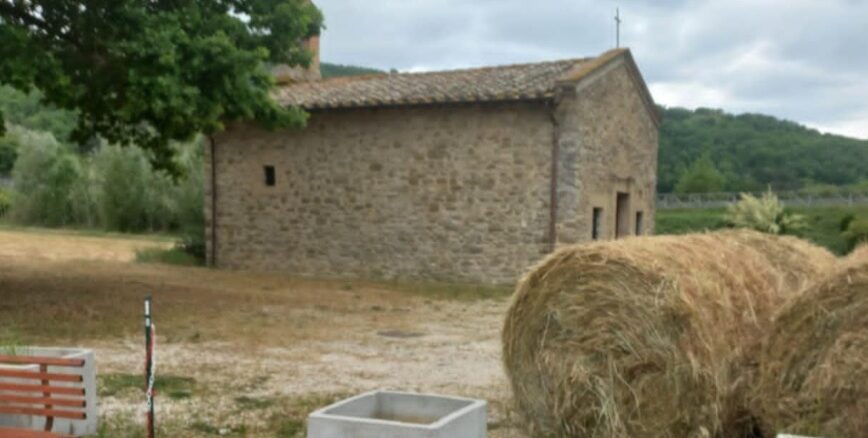 Accesso chiesa Madonna Chiascio bloccato, tensione Valfabbrica