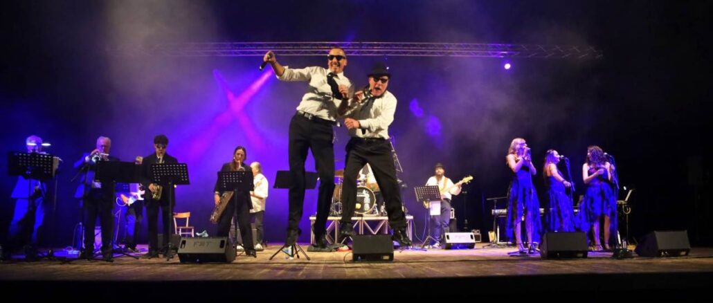 Beneficenza unisce la musica e il cinema a teatro