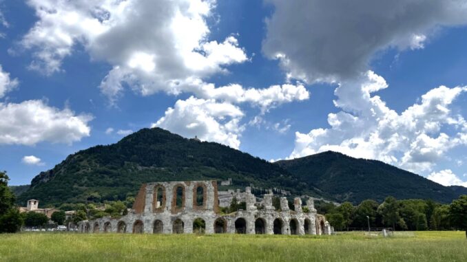 Festival DOC Fest rilancia Gubbio con dieci giorni di cultura 2026